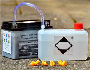 هل يمكن أن تملأ البطاريات بالماء؟