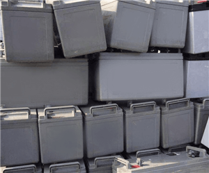 هل بطارية السيارة الكهربائية أفضل مع بطارية الماء أم بطارية جافة؟